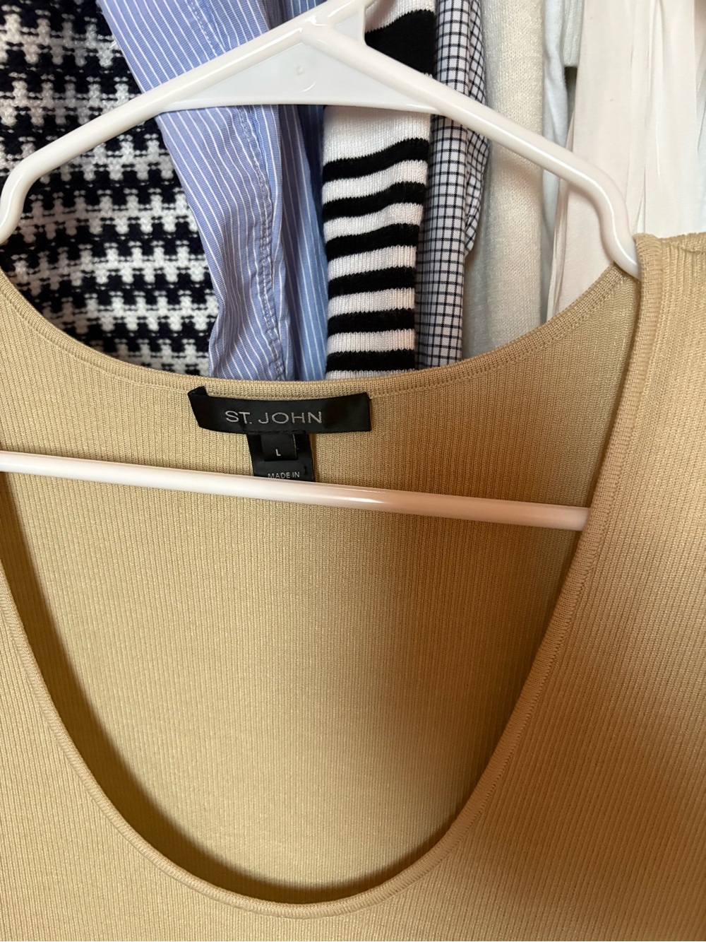 St. John Ribbed Sleeveless Blouse - Picture 5 of 6